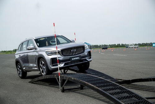 駕馭智能新境 吉利星越L專業(yè)場(chǎng)地試駕與軟件體驗(yàn)深度解析